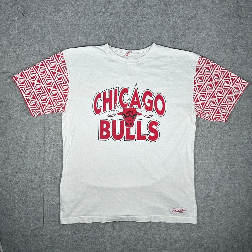 Mitchell & Ness T Shirt Mens XL White Red Chicago Bulls Tribal Pattern NBA Tee